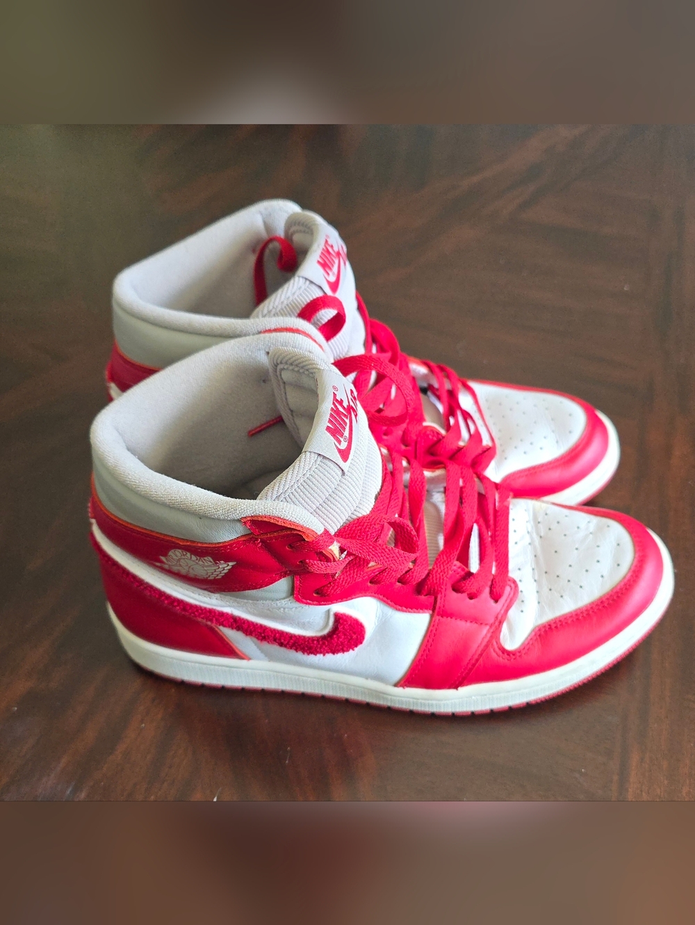 Nike Air Jordan 1 High OG Heritage Red White High Top Leather Sneakers